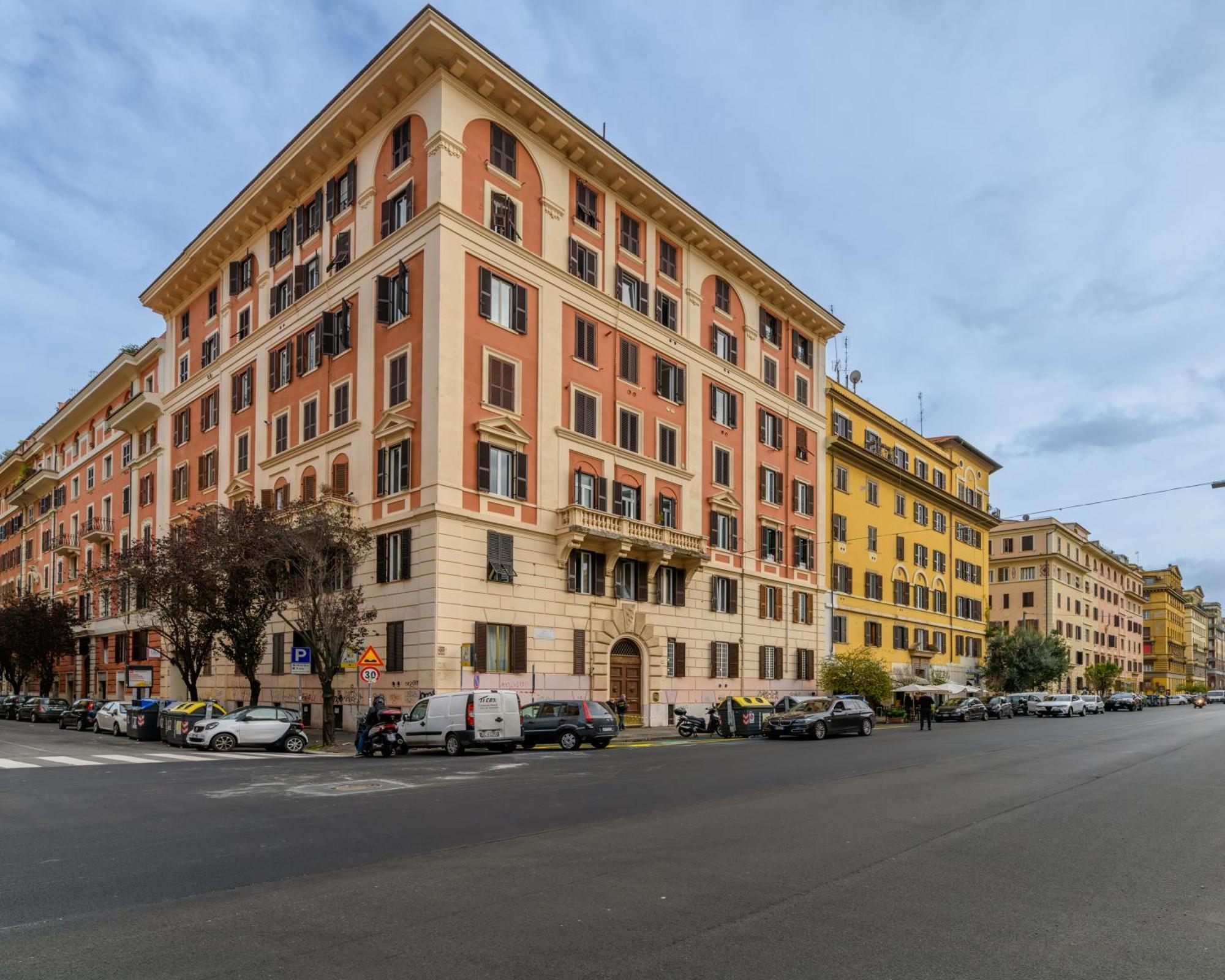 Rainbow Vatican Home — Foto 1